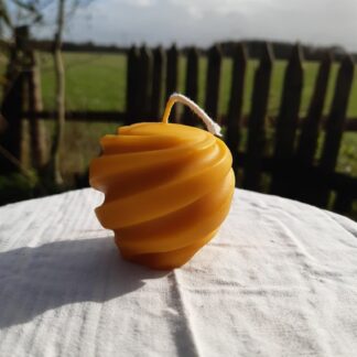 Bougie boule spiralée